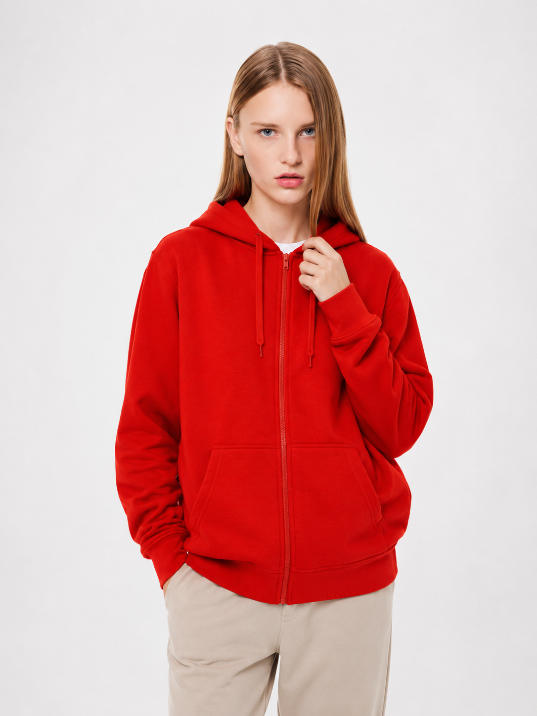 Detalle de puño rojo en polerón con cierre K8 Urban personalizable